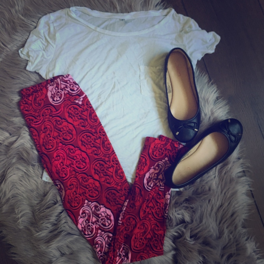 Red LulaRoe leggings